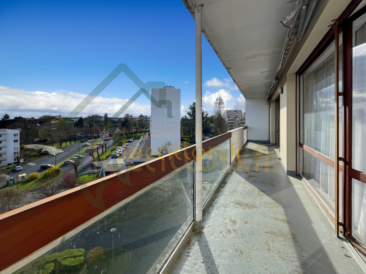 
                                                Location
                                                 Spacieux T5 dans résidence prisée avec balcons