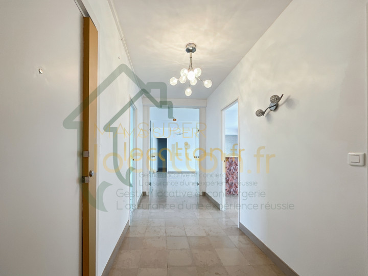 
                                                Location
                                                 Spacieux T5 dans résidence prisée avec balcons