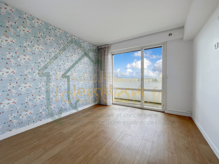 
                                                Location
                                                 Spacieux T5 dans résidence prisée avec balcons