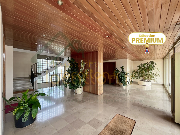 
                                                Location
                                                 Spacieux T5 dans résidence prisée avec balcons