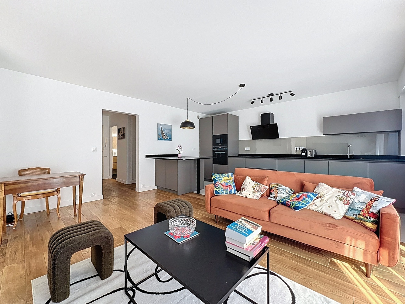 
                                                Location
                                                 Splendide 3 pièces meublé neuf avec terrasse et parking