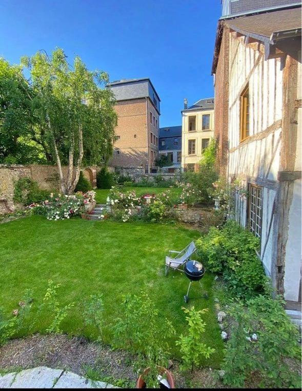 
                                                Location
                                                 Splendide duplex 85m2  dans hôtel particulier