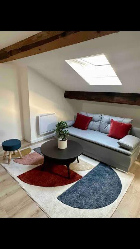 
                                                Location
                                                 Splendide studio meublé 40m² Charges Comprises