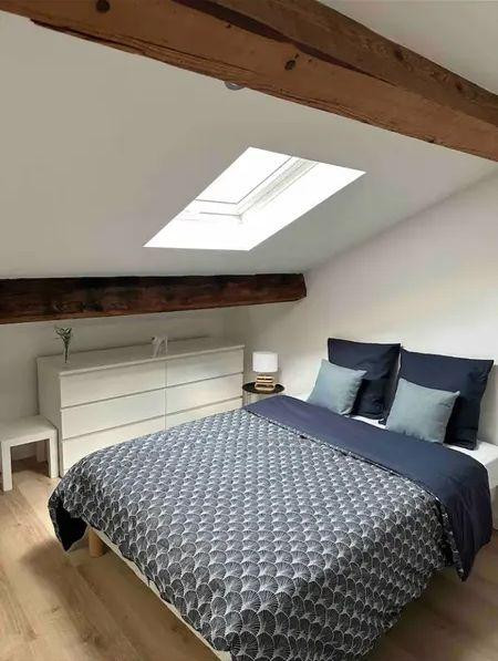 
                                                Location
                                                 Splendide studio meublé 40m² Charges Comprises
