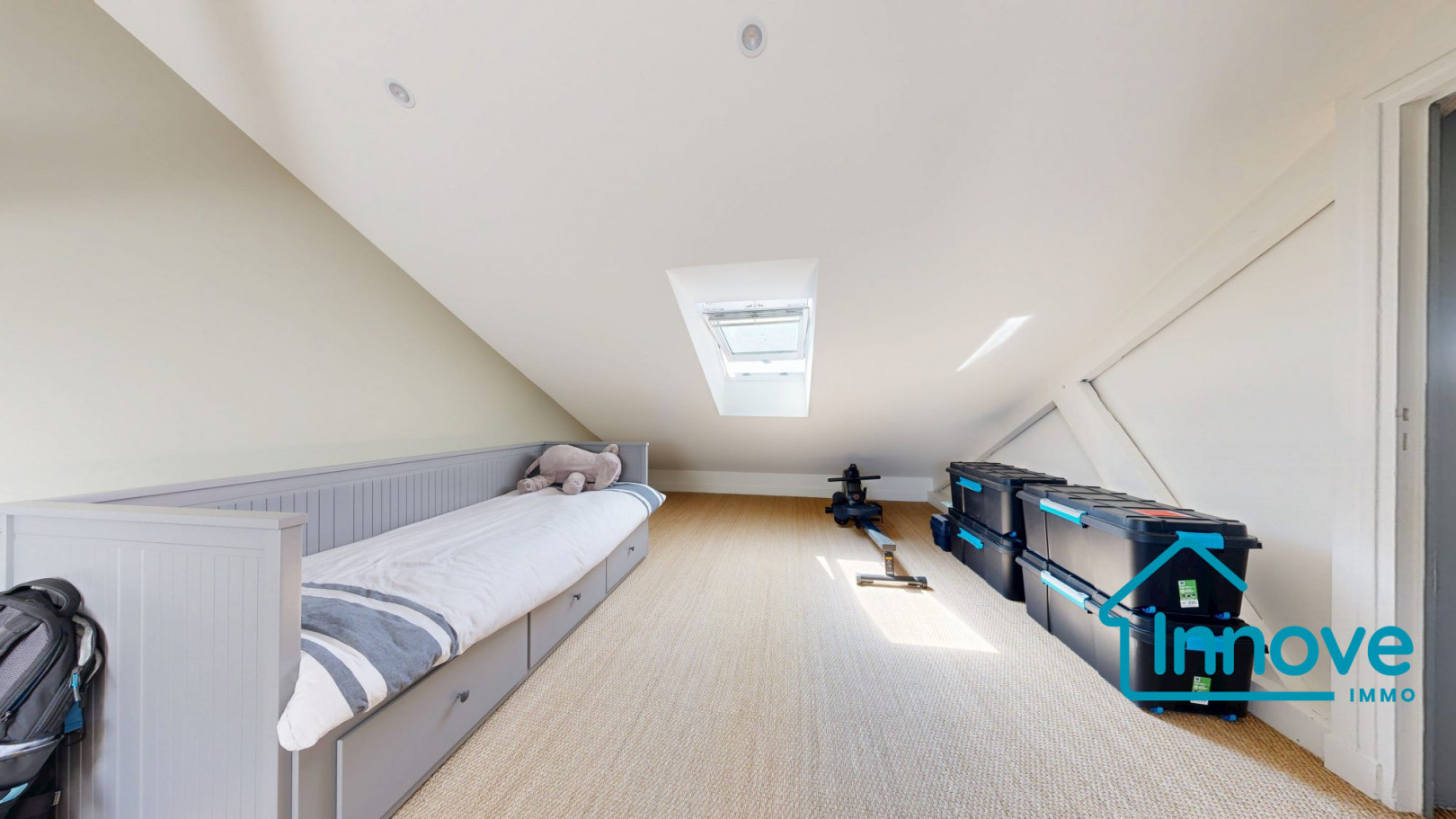 
                                                Vente
                                                 Square Jean Houdon- Appartement familial 7 pièces - 138 m²