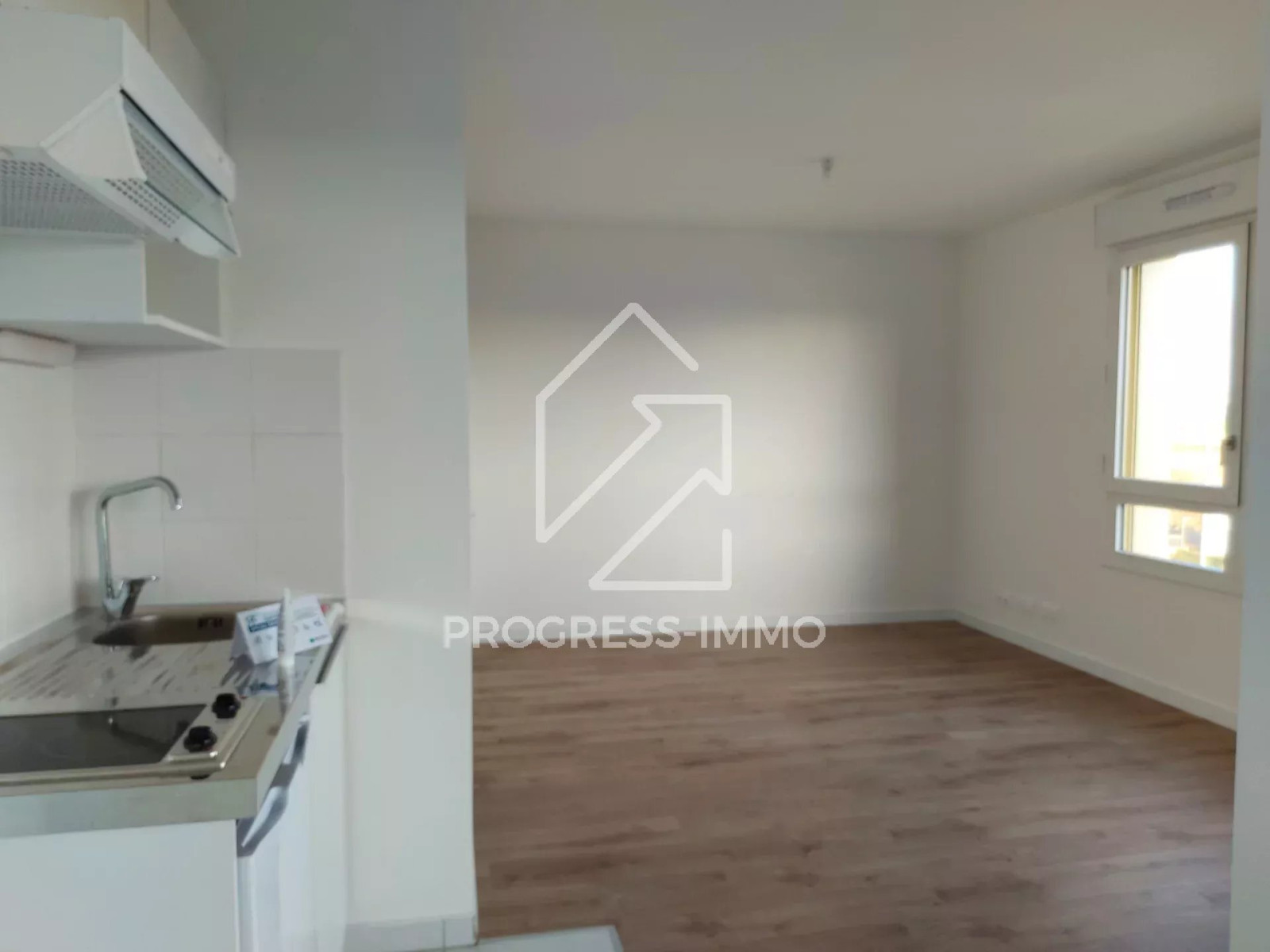 
                                                Location
                                                 St Cyr studio de 29,16 m2 avec balcon et parking