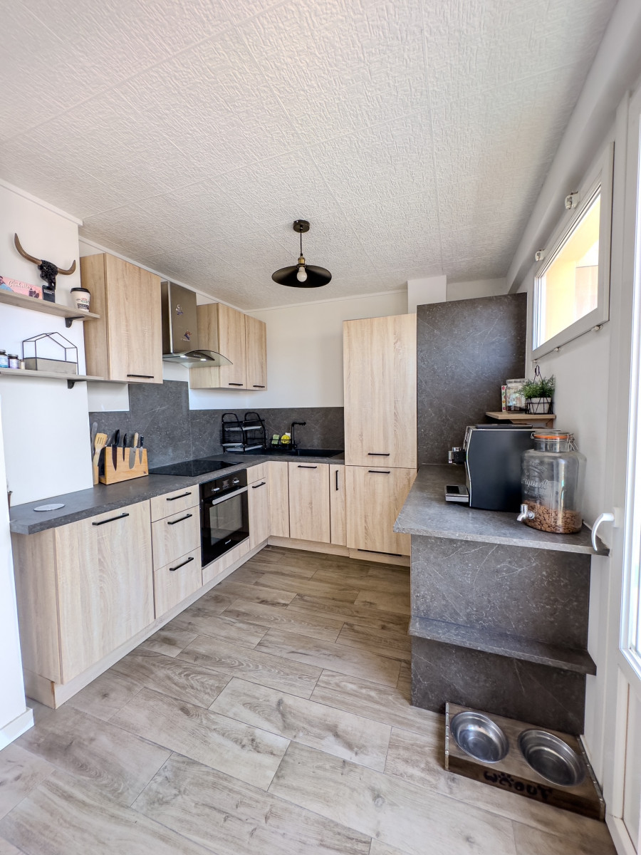 
                                                Vente
                                                 St Foy (limite 5) Appartement 70m² 8ème dernier étage 278 000€