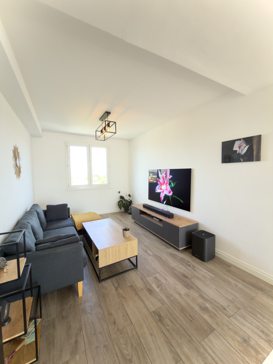 
                                                Vente
                                                 St FOY limite LYON 5 – T4 RÉNOVÉ 70M² • DERNIER ÉTAGE • TERRASSE • CAVE  249 000€
