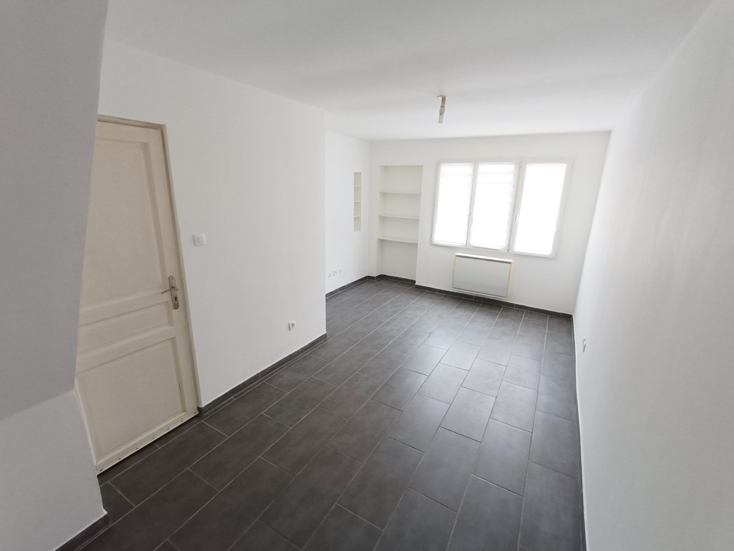 
                                                Location
                                                 St-Honoré : studio avec jardin privé