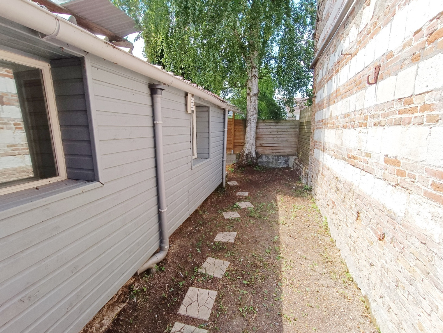 
                                                Location
                                                 St-Honoré : studio avec jardin privé