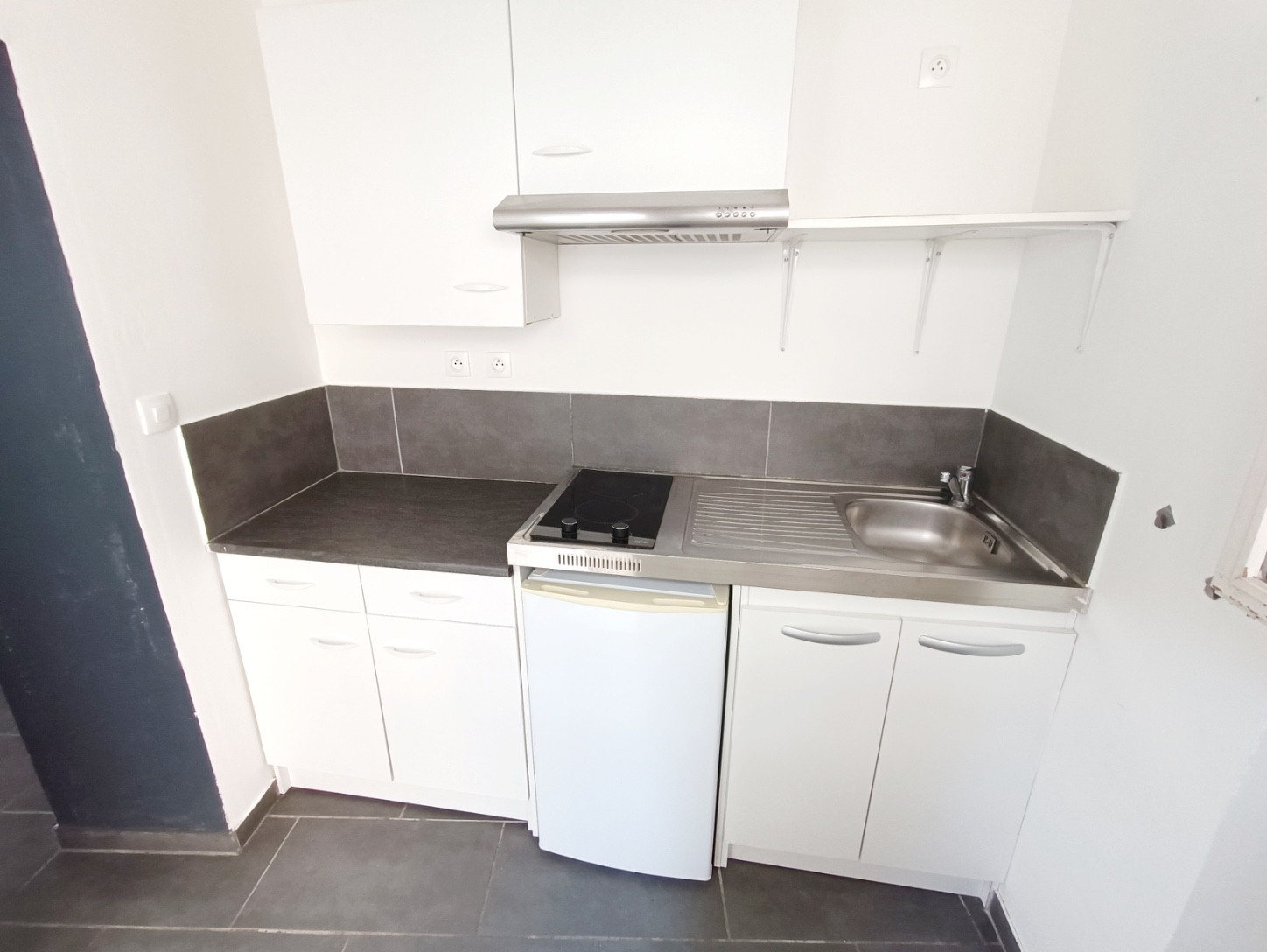 
                                                Location
                                                 St-Honoré : studio avec jardin privé