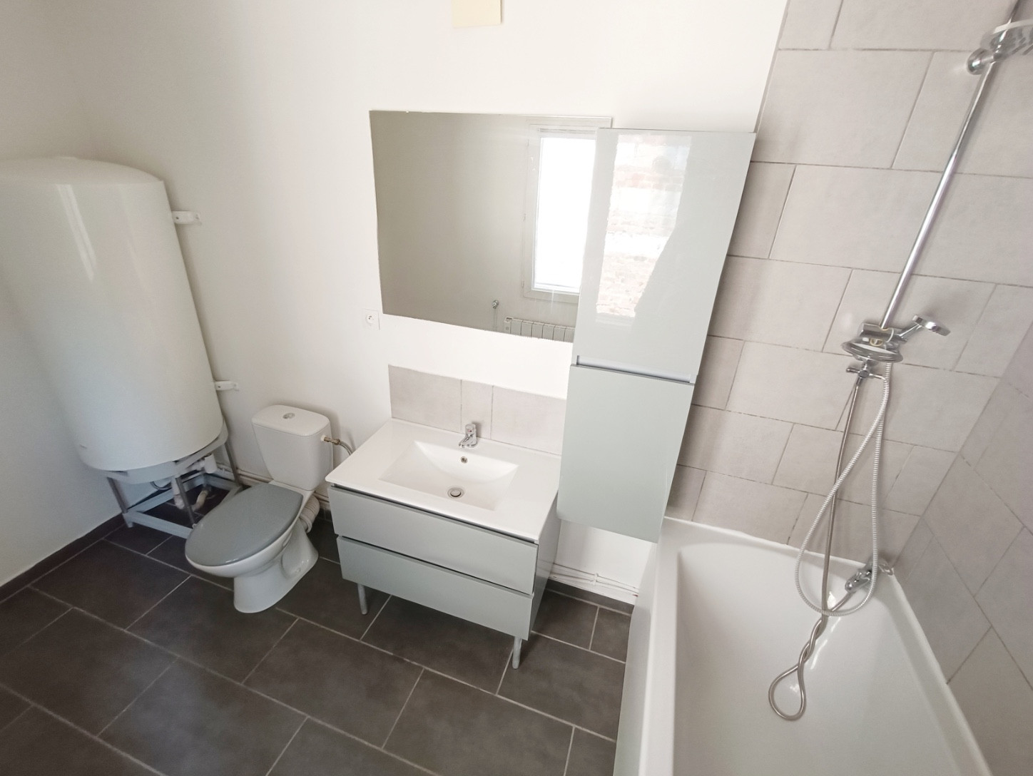 
                                                Location
                                                 St-Honoré : studio avec jardin privé