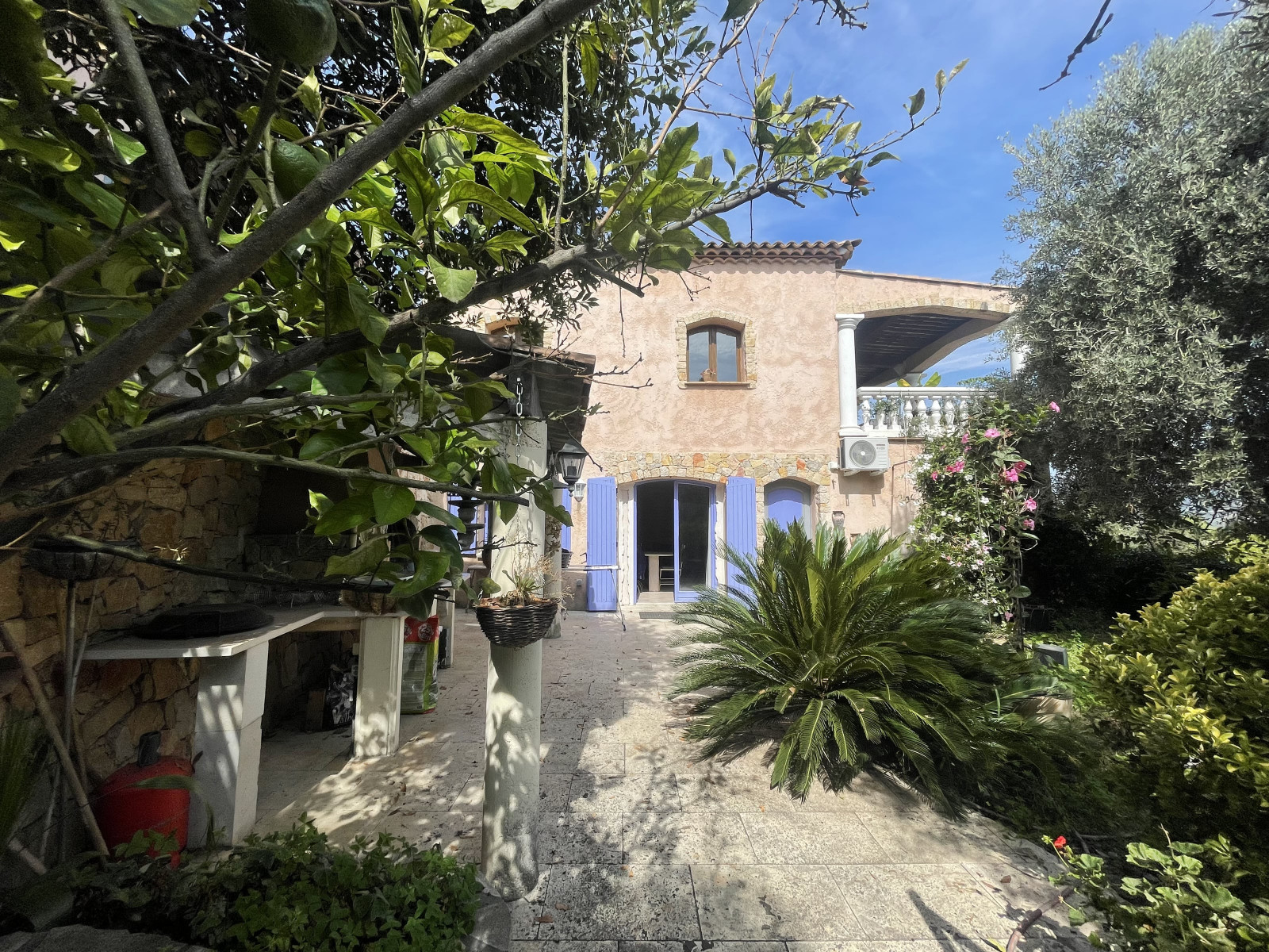 
                                                Vente
                                                 St Laurent du Var - Appartement 2 pièce(s) 55m2 env Jardin Parking