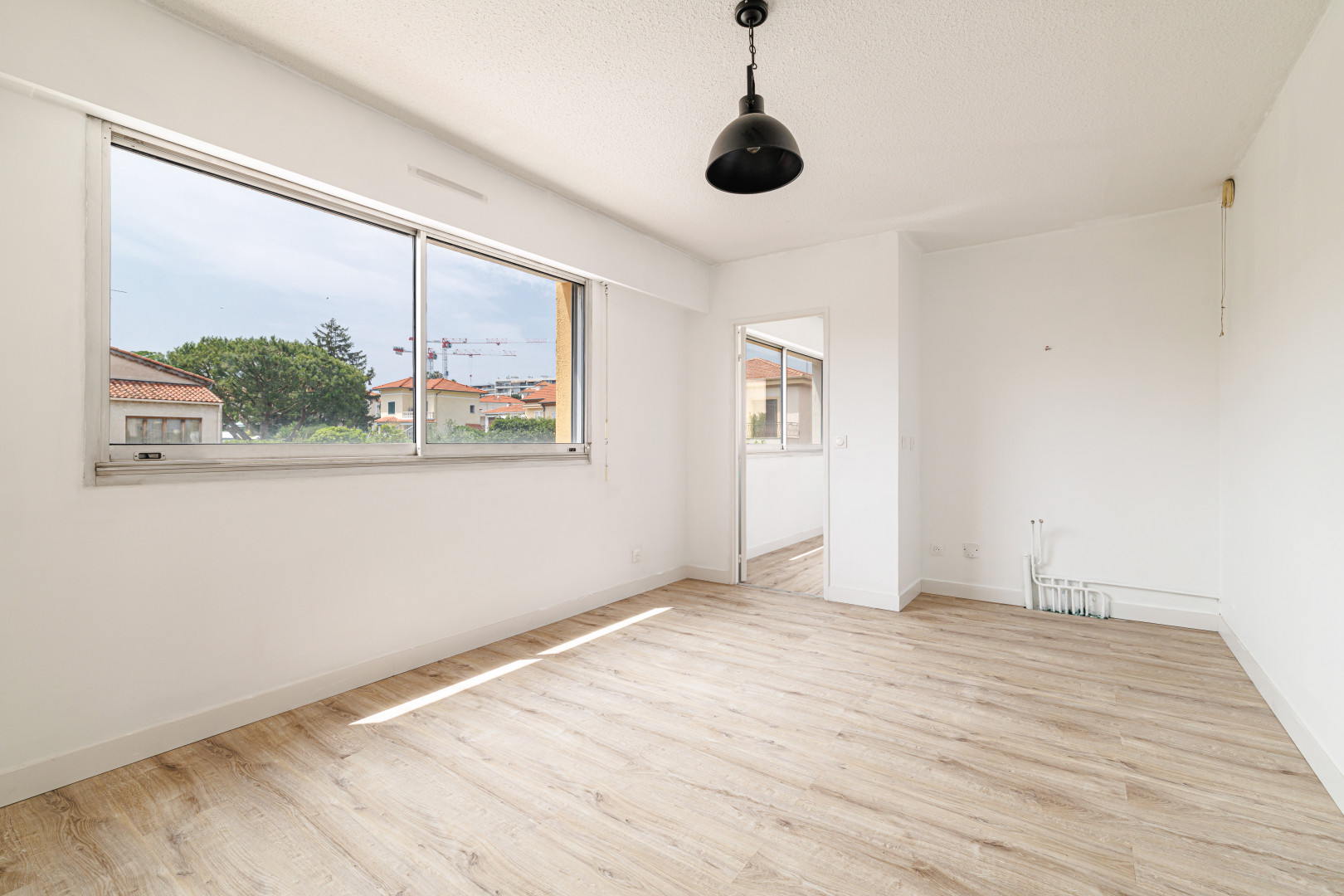 
                                                Location
                                                 ST LAURENT DU VAR - CENTRE / Bureaux à louer de 40 m²