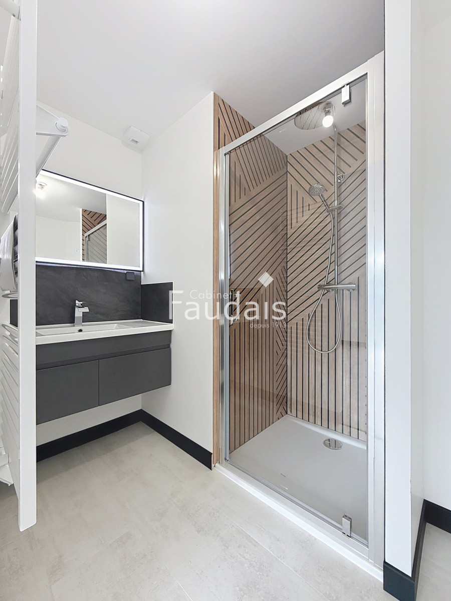 
                                                Vente
                                                 ST LO proche Haras