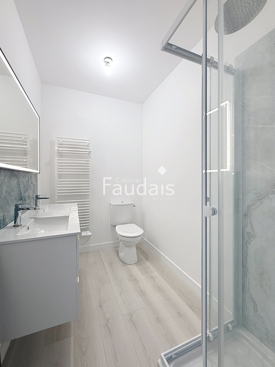 
                                                Vente
                                                 ST LO proche Haras