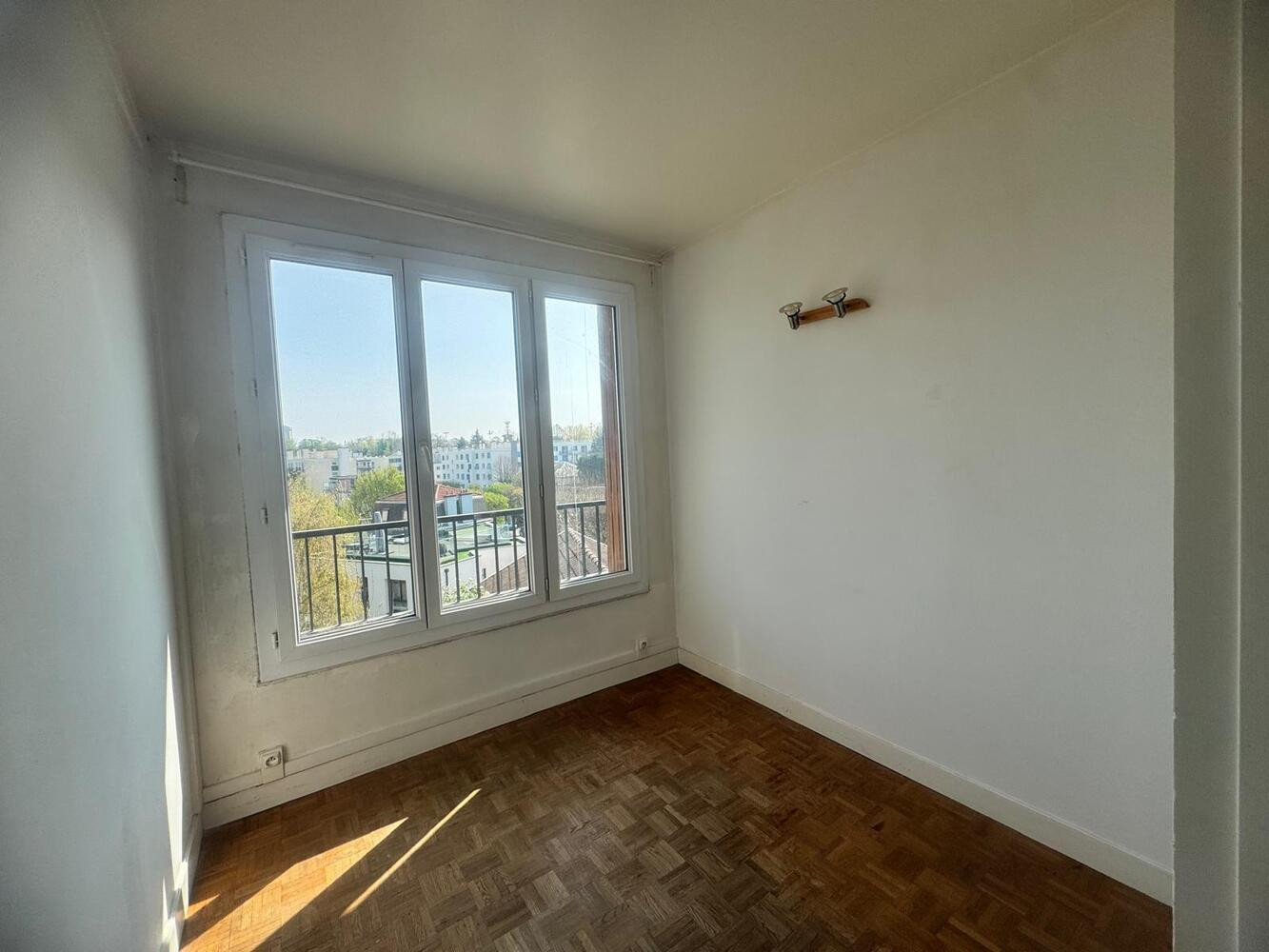
                                                Vente
                                                 St-Maur Le Parc 2-3 pièces de 56m2