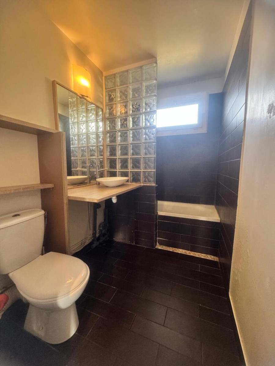 
                                                Vente
                                                 St-Maur Le Parc 2-3 pièces de 56m2