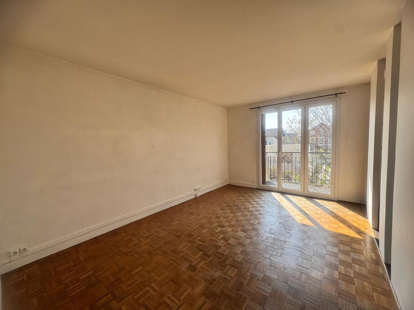 
                                                Vente
                                                 St-Maur Le Parc 2-3 pièces de 56m2