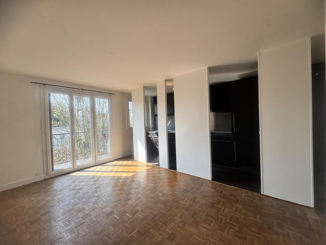 
                                                Vente
                                                 St-Maur Le Parc 2-3 pièces de 56m2