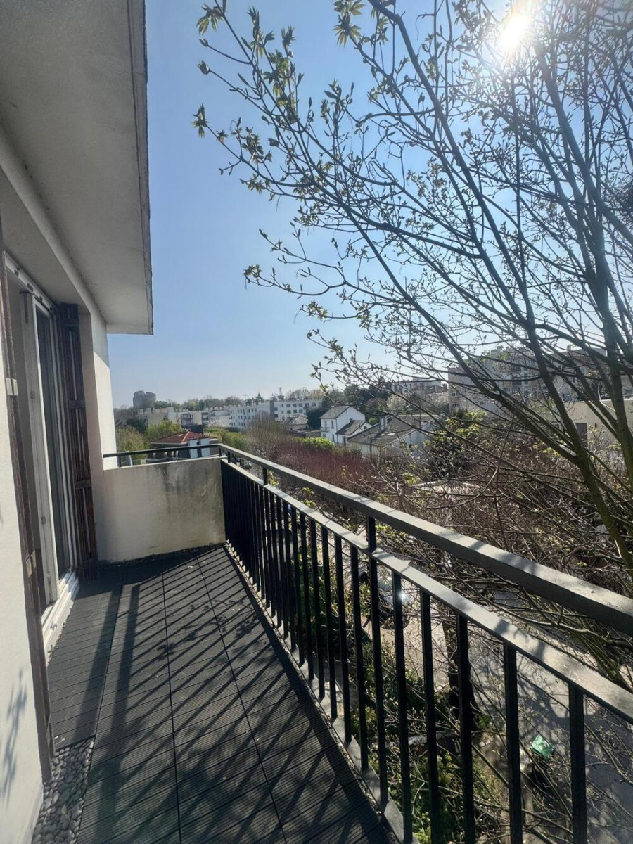 
                                                Vente
                                                 St-Maur Le Parc 2-3 pièces de 56m2