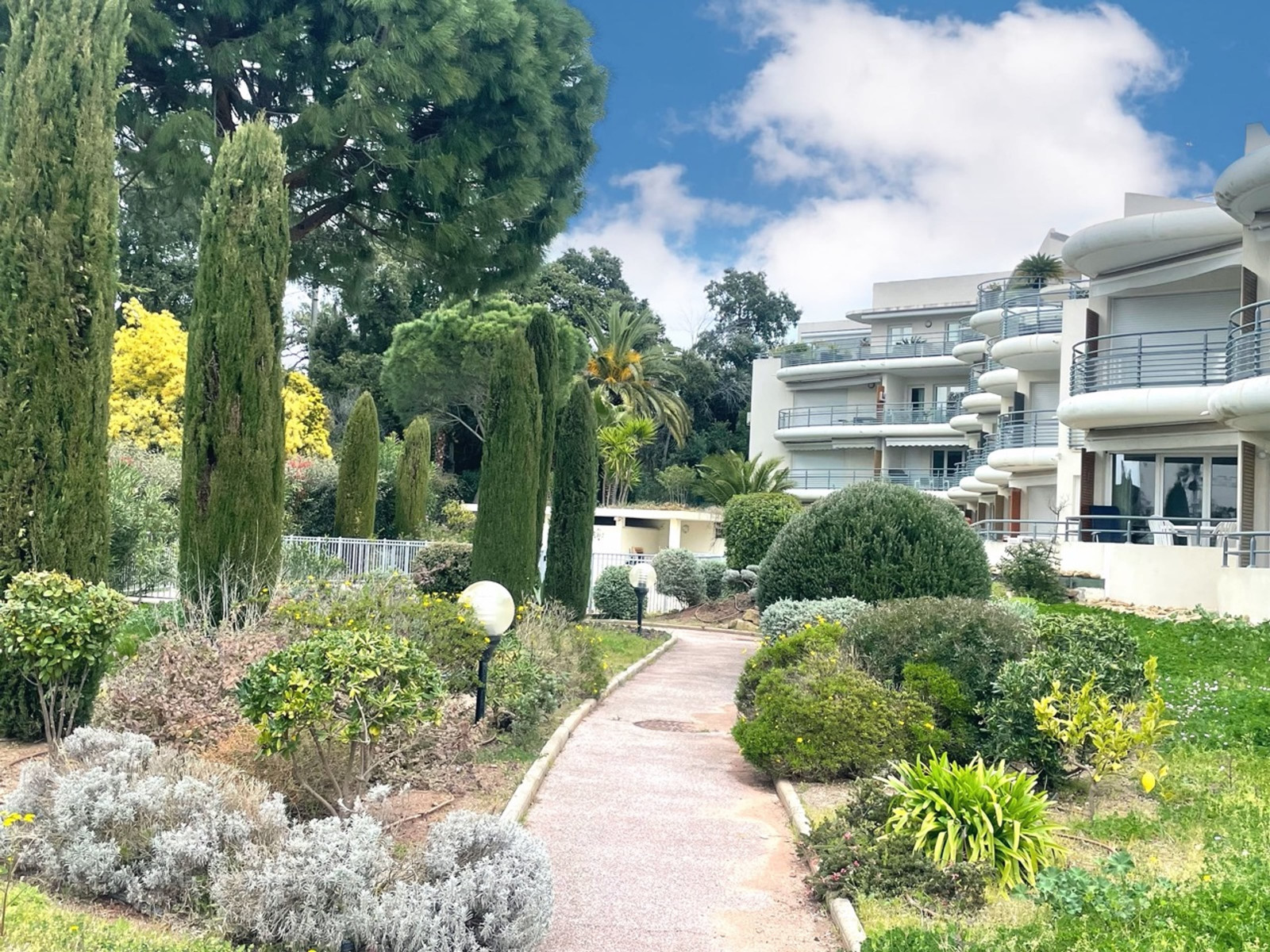 
                                                Vente
                                                 St Raphaël Appartement 3 pièce(s) 76m2 Terrasse Garage Piscine