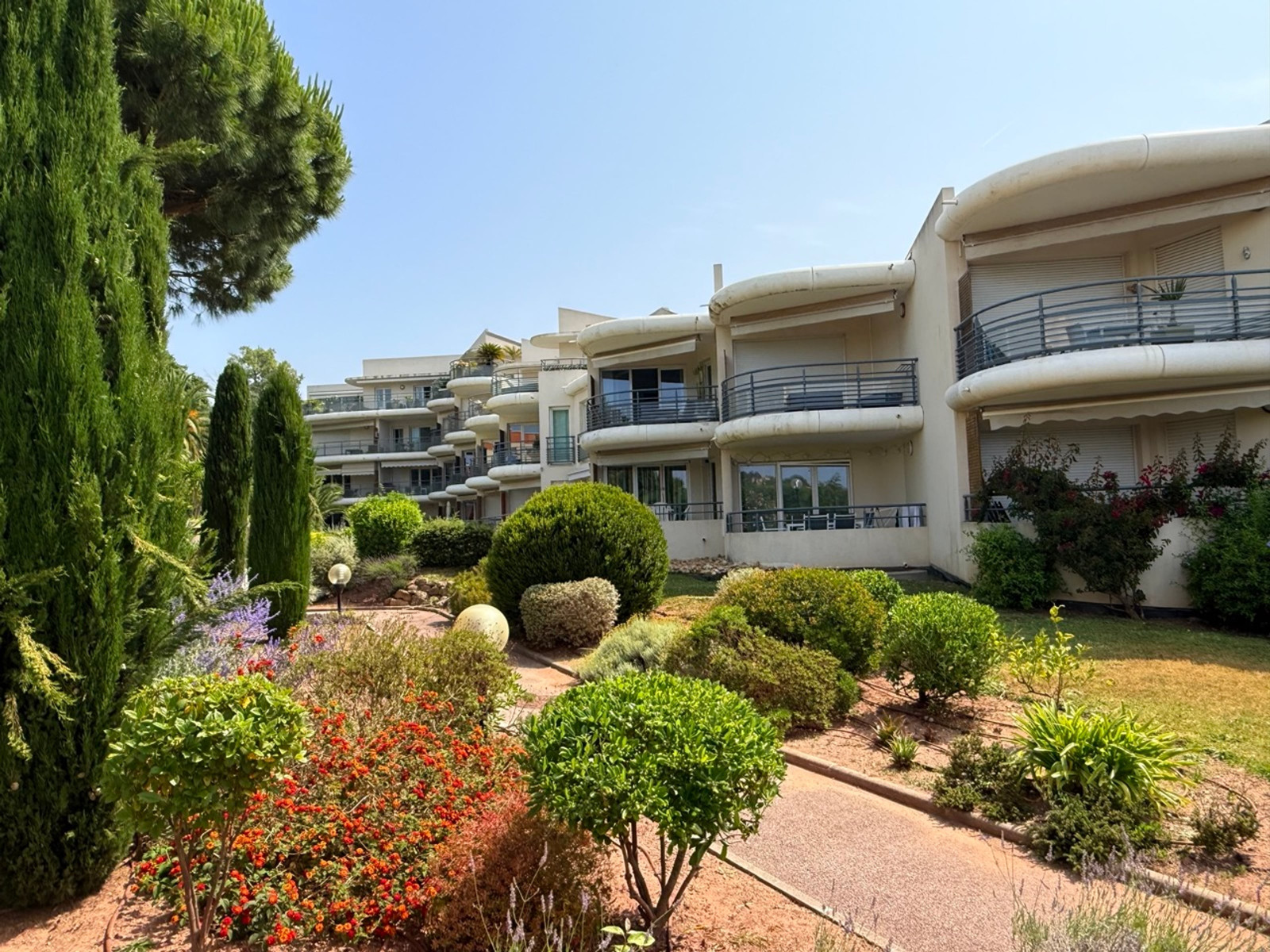 
                                                Vente
                                                 St Raphaël Boulouris Appartement front de mer 3 pièce(s) 76m2 Terrasse Garage Piscine