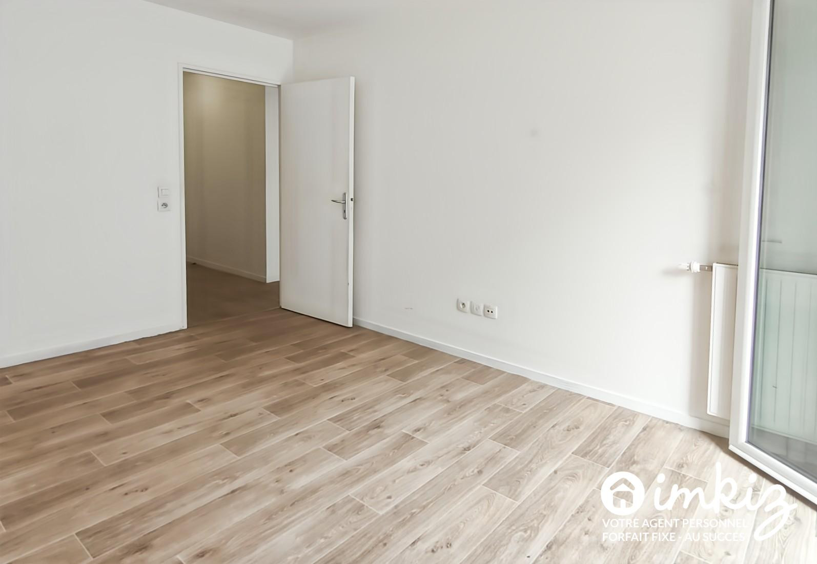 
                                                Vente
                                                 Stains – 2P rénové, terrasse et jardin privatifs