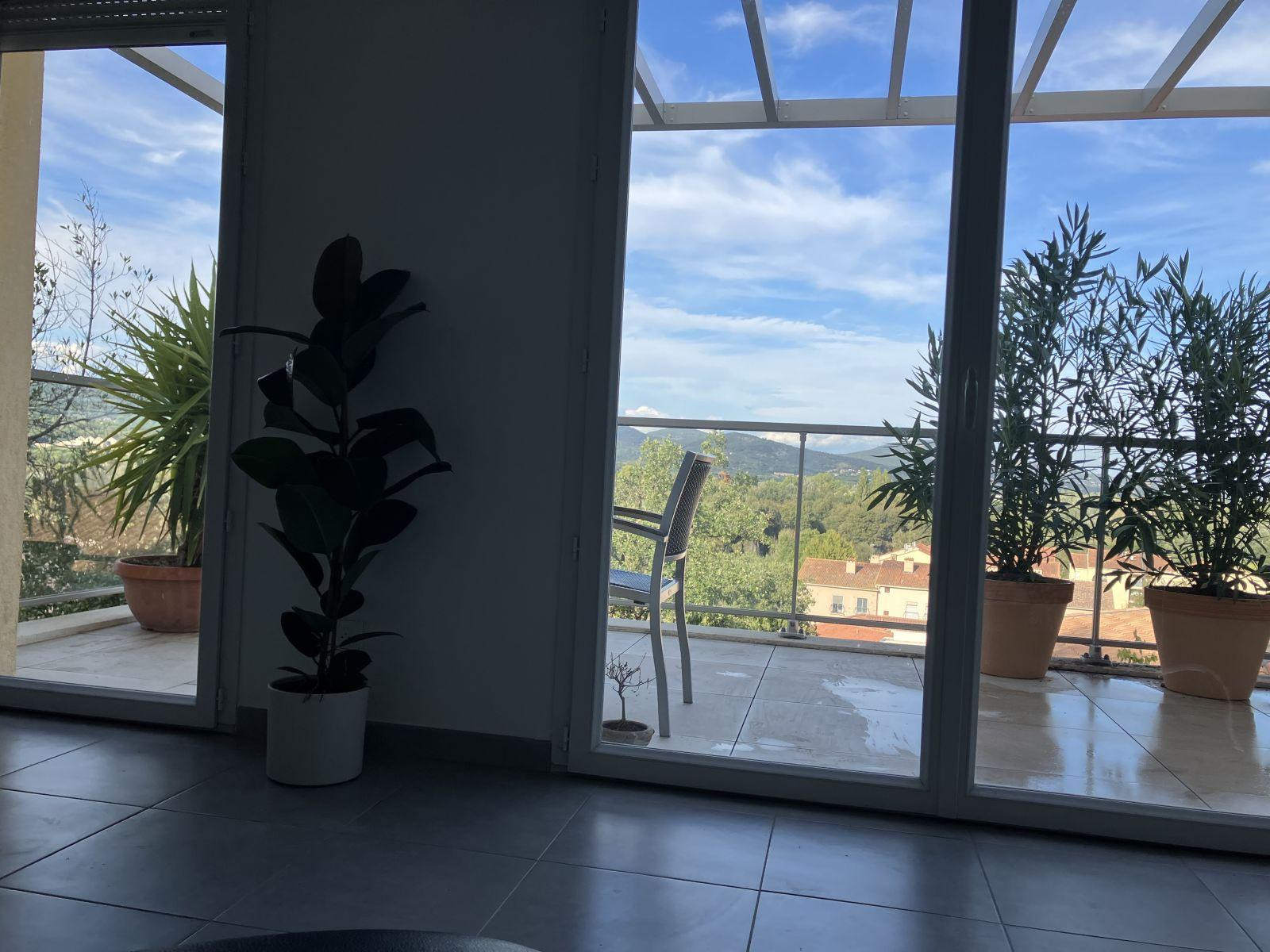 
                                                Location
                                                 Stropezgolf A8 28 mn 
40 mn TGV/idéal cadre mute