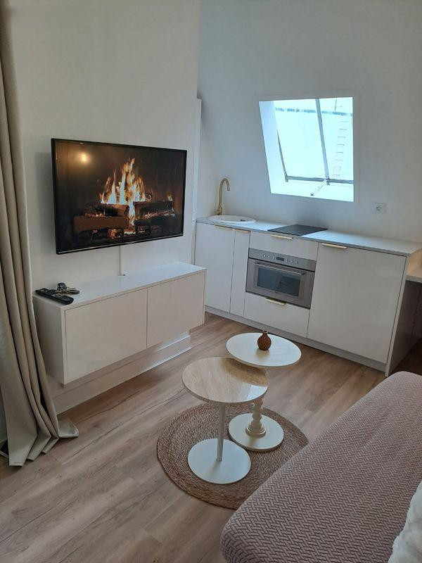 
                                                Location
                                                 Studette meublé totalement rénové Montmartre