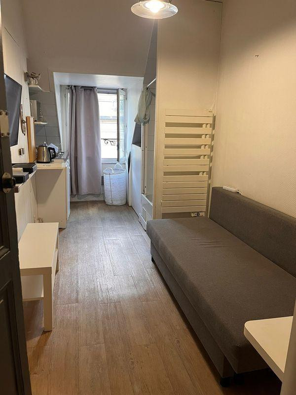 
                                                Location
                                                 Studette meublée 10m² - Champs Elysées