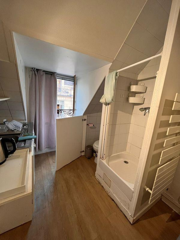 
                                                Location
                                                 Studette meublée 10m² - Champs Elysées