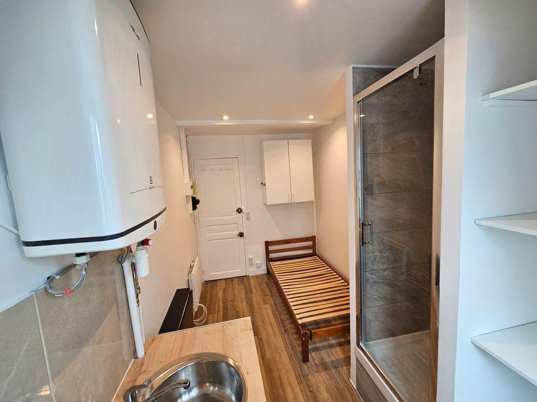 
                                                Location
                                                 Studette meublée 9 m2- Métro Argentine