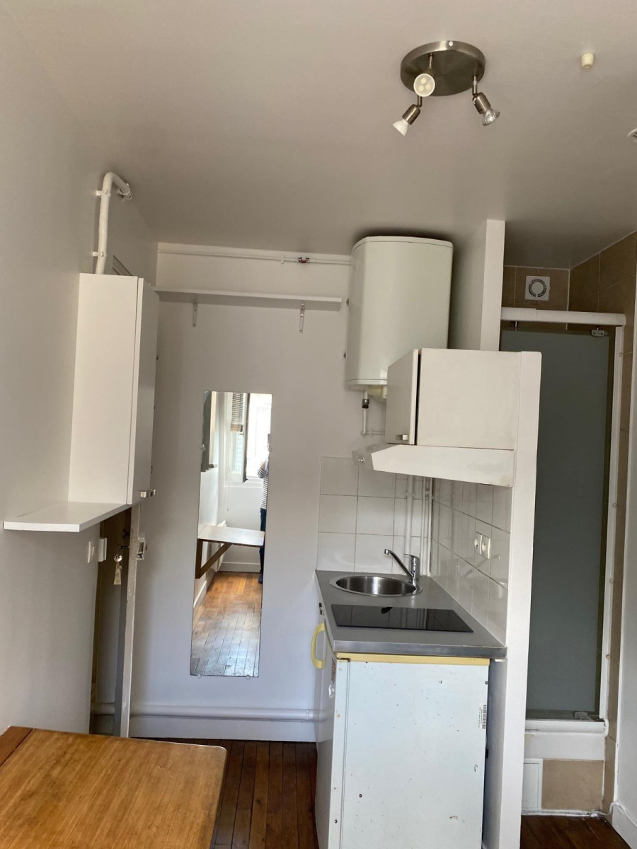 
                                                Location
                                                 Studette meublée Paris 18