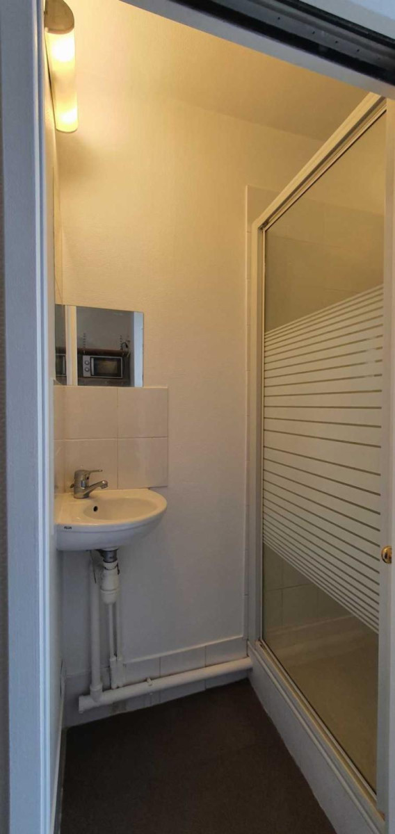 
                                                Location
                                                 Studette Paris 10