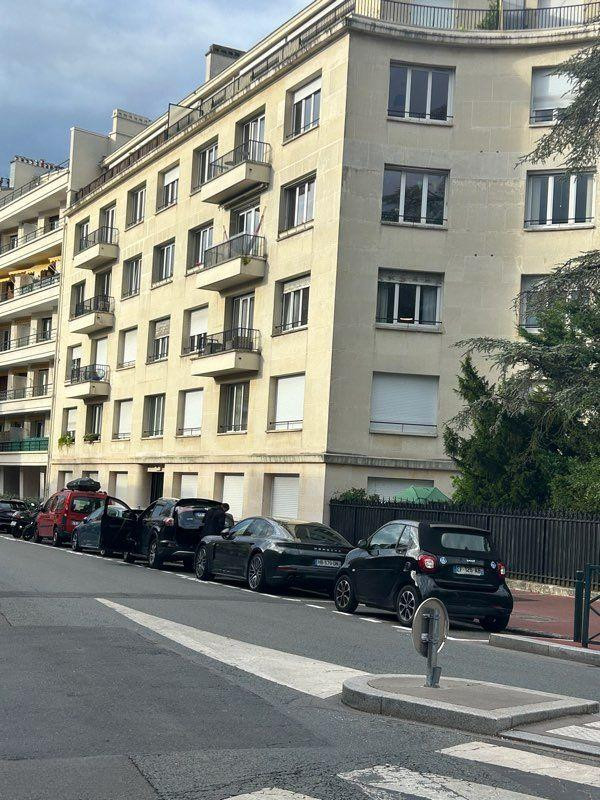 
                                                Location
                                                 Studette Saint Mandé