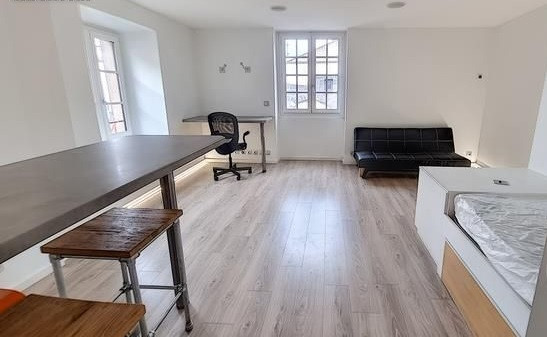 
                                                Location
                                                 studio 1 pièce 15 m² Un  tout équipé