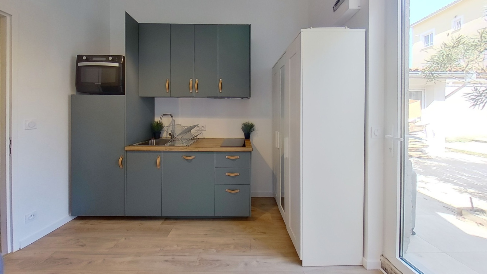 
                                                Location
                                                 Studio 1 pièce