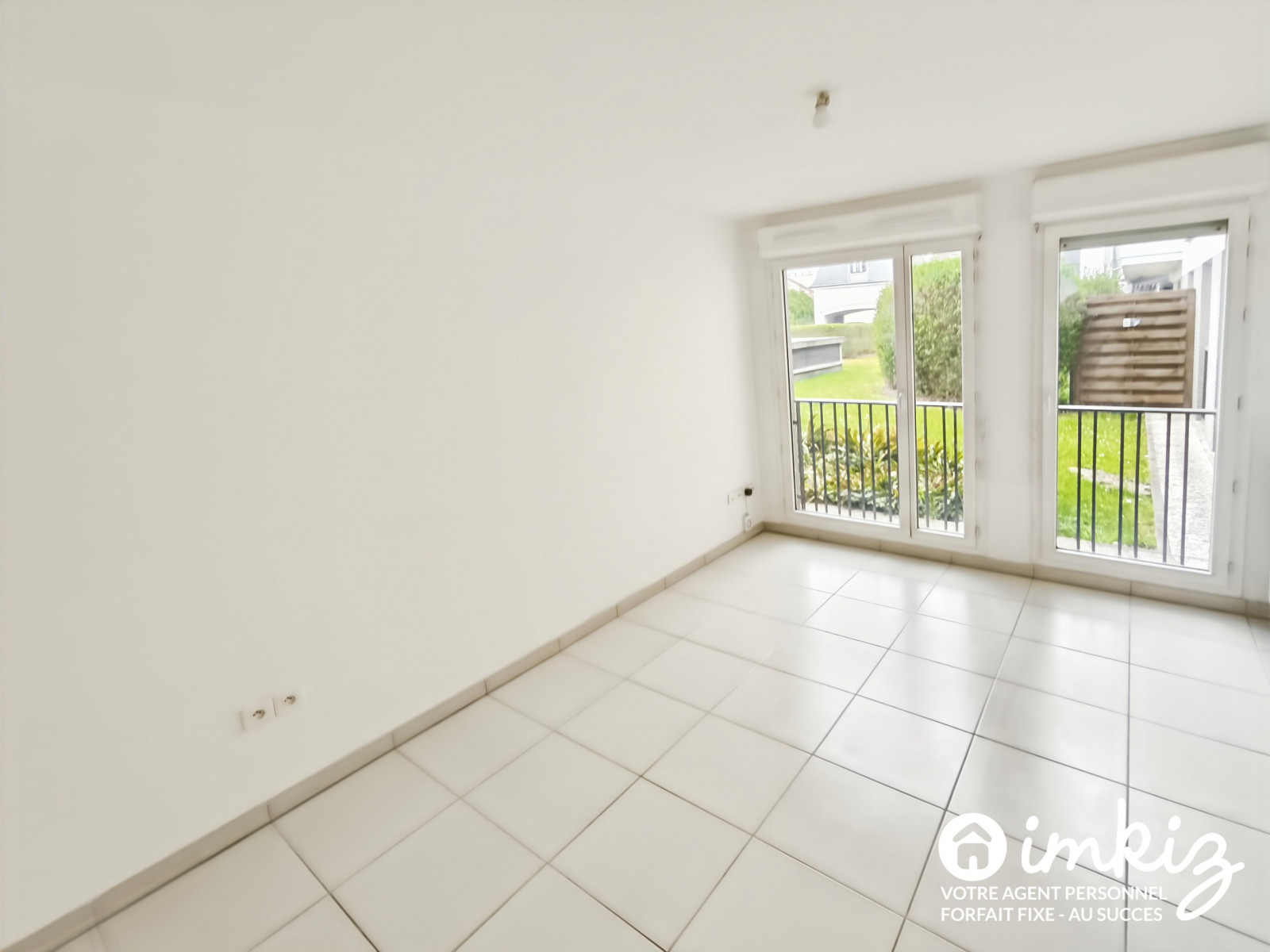 
                                                Vente
                                                 Studio 1 pièce, immeuble de 2014, parking