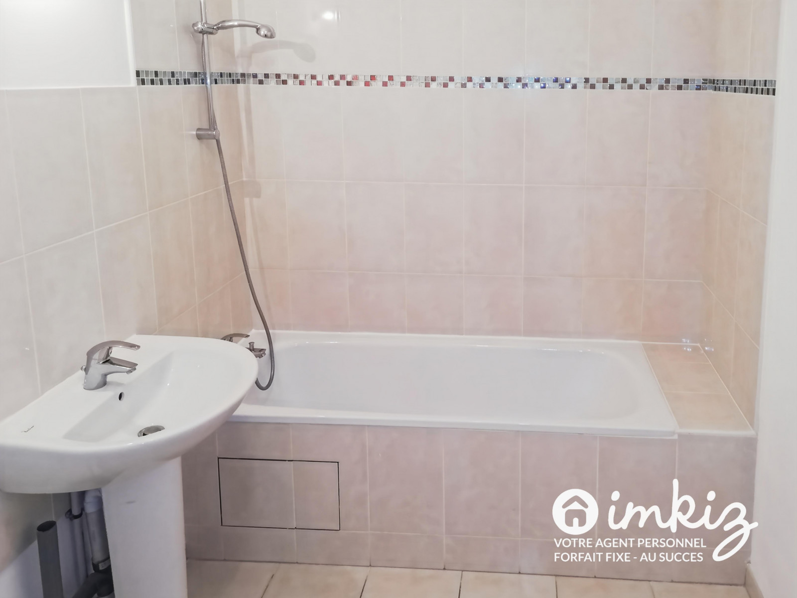 
                                                Vente
                                                 Studio 1 pièce, immeuble de 2014, parking