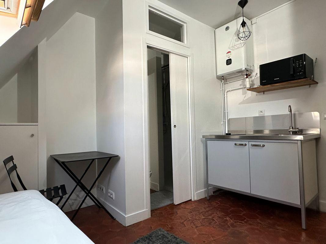 
                                                Location
                                                 Studio 10m2 meublé