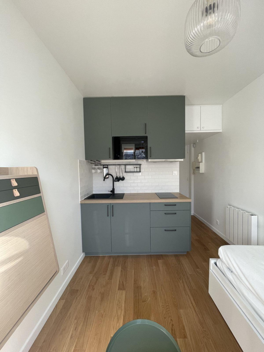 
                                                Location
                                                 Studio 12 m² meublé refait à neuf