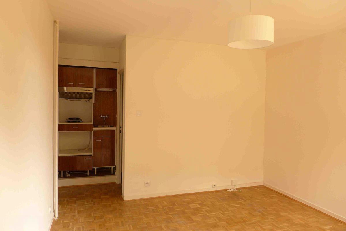 
                                                Location
                                                 Studio 12ème arrondissement