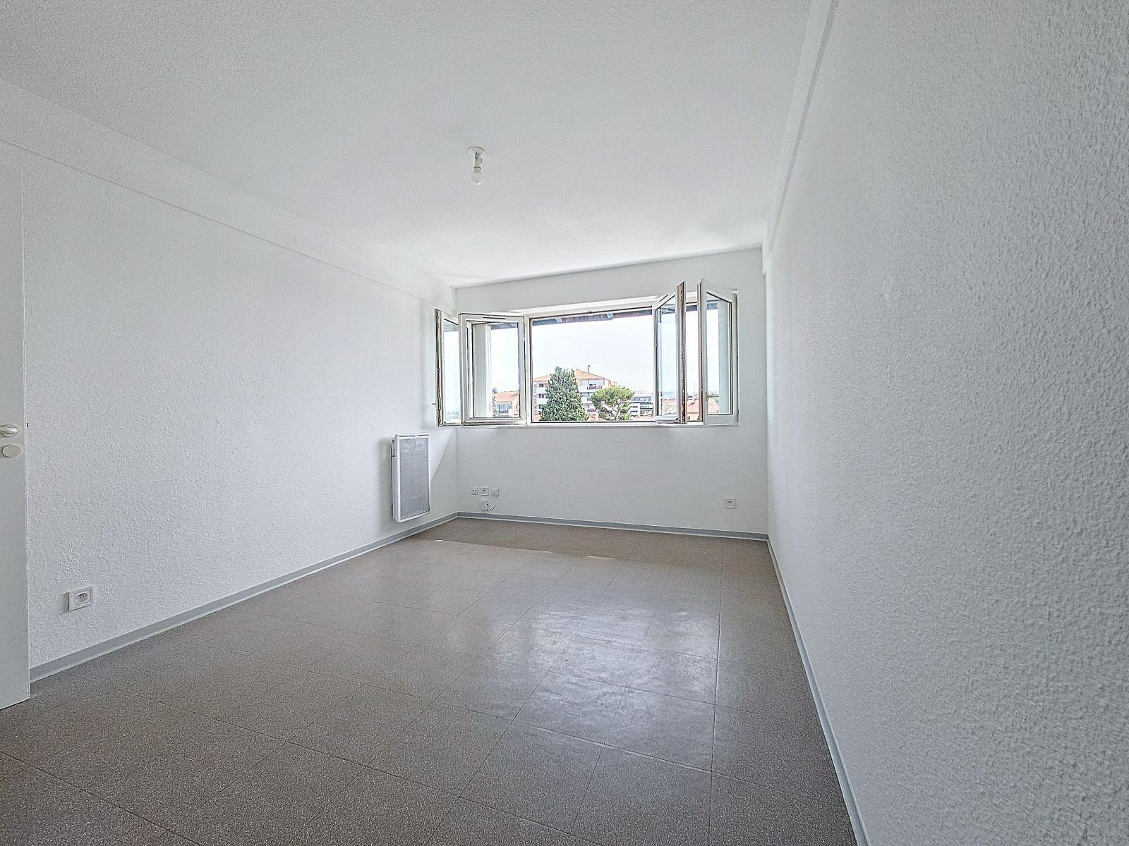 
                                                Location
                                                 Studio 13005 / 5 minutes Fac de médecine Timone