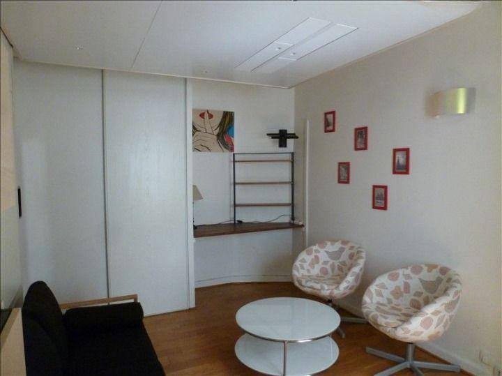 
                                                Location
                                                 Studio 15 m² Paris 17 avec terrasse