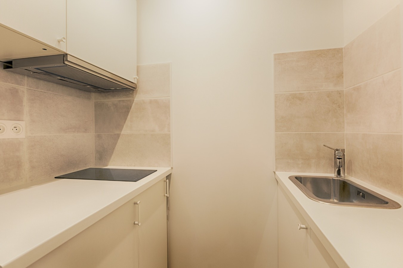 
                                                Location de vacances
                                                 Studio 15 m2 Situé a 28 Rue Berzélius 75017 Paris