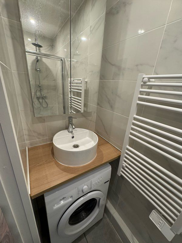 
                                                Location
                                                 Studio 15m2 chauffage et eau inclus