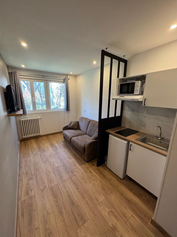 
                                                Location
                                                 Studio 15m2 chauffage et eau inclus