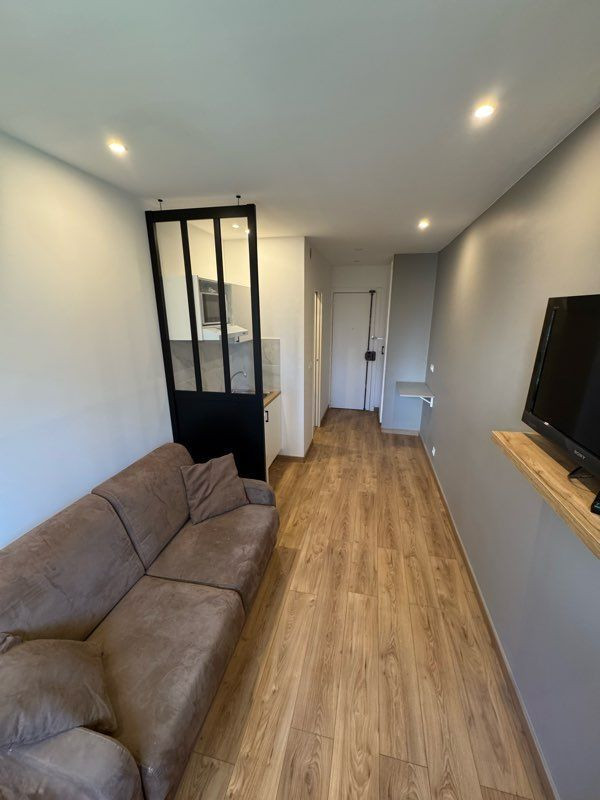 
                                                Location
                                                 Studio 15m2 chauffage et eau inclus