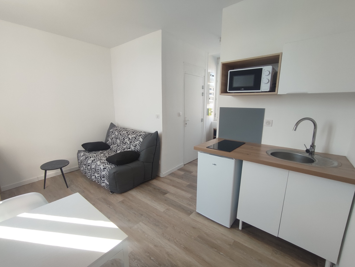 
                                                Location
                                                 Studio 15m2 moderne et meublé